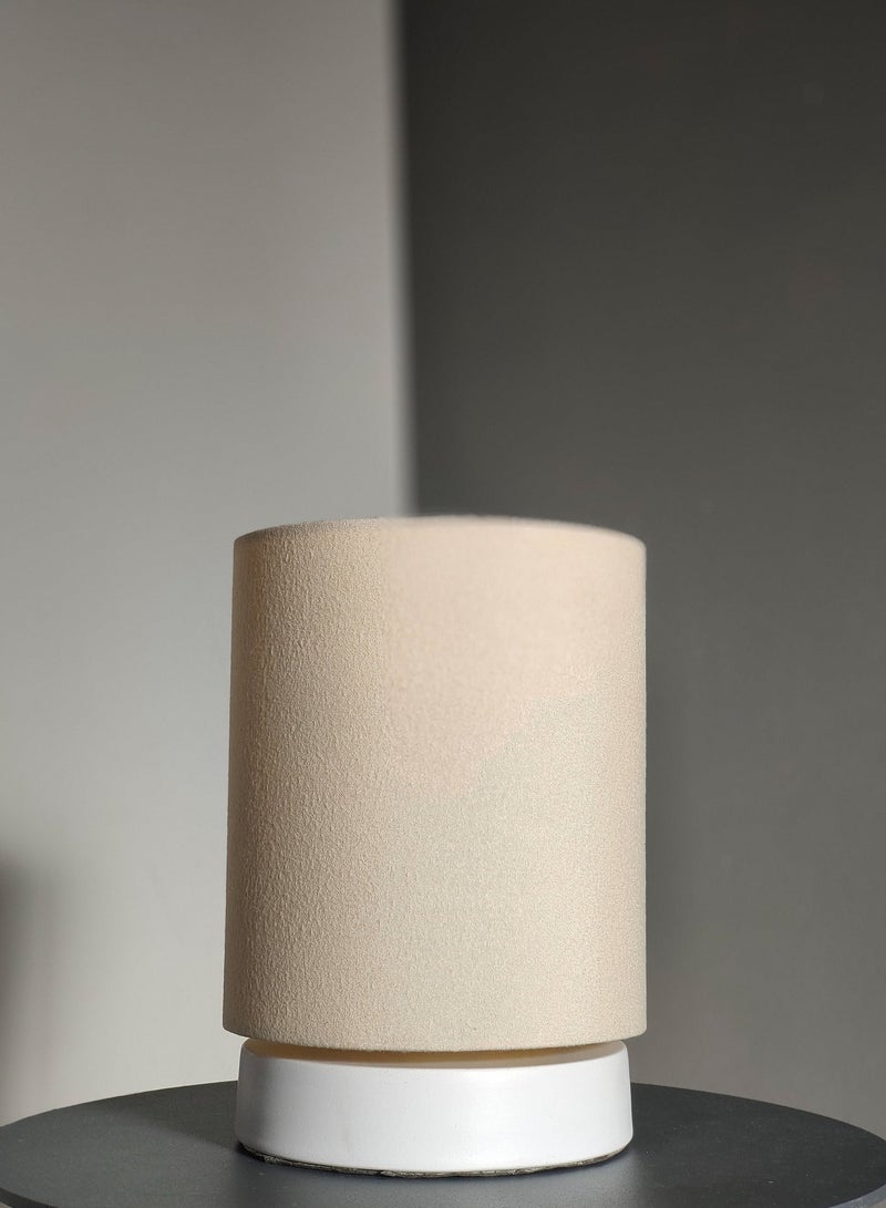 y-lights أباجورة بظل أسطواني بيج فاتح – YL-T-2521-BI